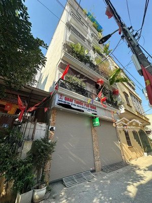 tôi cần bán căn nhà ngõ 101 đường lai xá 36,5m2x5,5t ô tô tránh,kinh doanh buôn bán tốt.