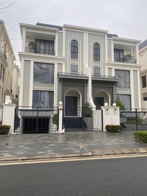 bán căn biệt thự ciputra khu p căn đẹp 260m2 vị trí đường đẹp giao thông thuần tiện, lotte, tây hồ