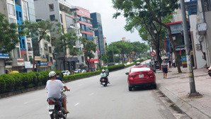 nhà đẹp long lanh ngõ 67- nguyễn văn cừ -6 tầng, ô tô thông, gần cầu chương dương.