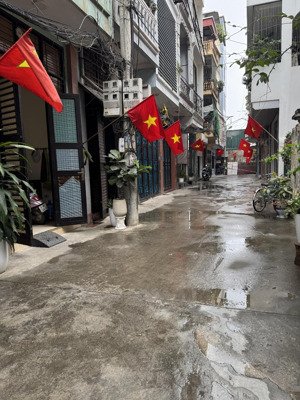 nhỉnh 7 tỷ - 4 tầng - 100m ra hồ văn quán - vị trí vàng