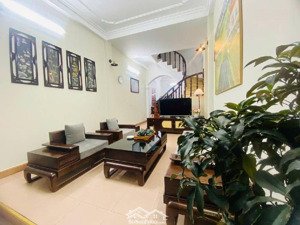 bán nhà kim giang 45m2 5tang, 10.6ty, nhà dân xây vuông đẹp, gần phố, đầy đủ nội thất, cần bán gấp.