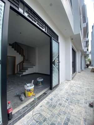 bán nhà mới đẹp thiết kế hiện đại gần chợ, gần vành đai 4.