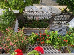 bán biệt thự ciputra khu c.dt 180m2, 4 tầng. ở luôn. gần công viên 65ha.kđt kiểu mẫu ở cực sướng