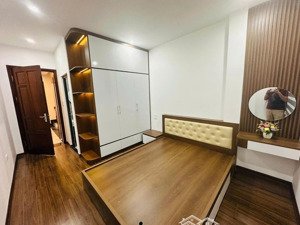 nhà đẹp phố văn cao, thang máy, sổ vuông 45m 5 tầng 16,8 tỷ