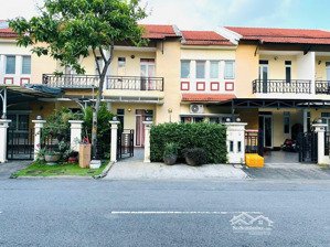 cần bán biệt thự ngang 10mx18,5m gần hồ bơi, công viên tại oasis, thuận an kế siêu thị aeon mall bd