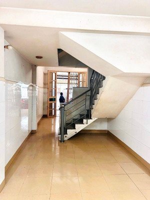 nhà 4 tầng.( 42m2..)đường 3/2.quận 11.hẻm thông tứ tung. chỉ 6.x tỷ