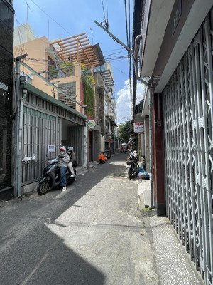 bạn tôi cần bán gấp căn nhà ~107m2 vị trí kd đ phó đức chính bình thạnh (gần chợ bà chiểu) 13,9 tỉ