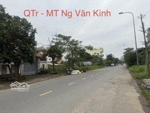 tin thực: cần bán 410m2 đất mt đường nguyễn văn kỉnh q2,rộng mt 25m giá chỉ 165tr/m2