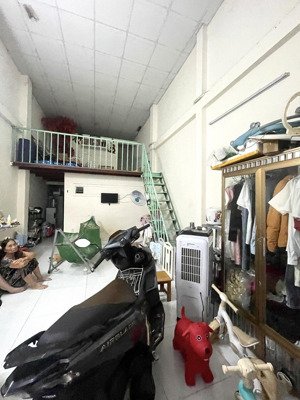 5,5 tỷ có ngay nhà gần đại học luật sẵn dòng tiền cho thuê!