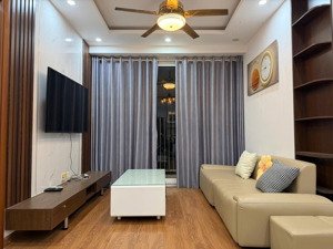 bán căn 2 ngủ 4,4tỷ ban công đn toà gemek 2