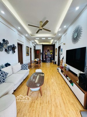 Hiếm! Nhỉnh 9 Tỷ - Bán Nhà Lạc Long Quân, Tây Hồ - Sát Phố -ô Tô - Kinh Doanh -lô Góc- 48m2, 4 Tầng