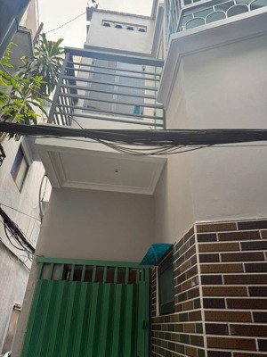 nhà đường huỳnh văn bánh, p.15, phú nhuận, căn góc 2 tầng, giá 2,9 tỷ.