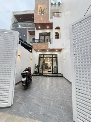 bán nhà mới xây xong 3 ngày kiệt ô tô có sân để ô tô