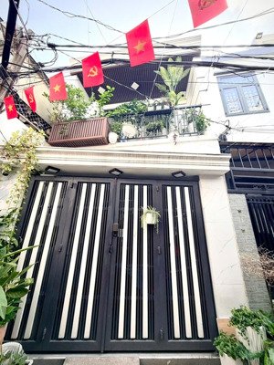 nhà đẹp vào ở ngay - vị trí đắc địa trung tâm q7 - cách q4 chỉ 1 cây cầu - tương lai ngay sát dự á