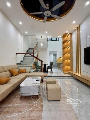 bán nhà 3 tầng đường cao xuân huy, hải châu. nhà mới đẹp, full nội thất. lh: mr. đạo 