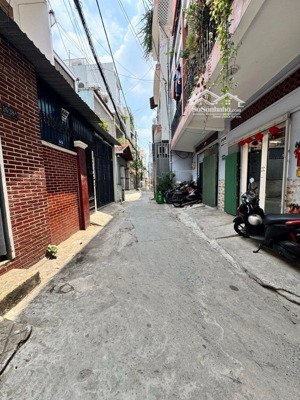 lô góc không lg - đặng văn ngữ - 42 m2 sổ vuông - hẻm 4m trước nhà - cho thuê 14tr/tháng - 6.79 tỷ