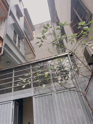 chính chủ bán nhà tại trần quốc hoàn lô góc 70m2, mặt tiền 5,2m, 17.5 tỷ, đối diện ktx sư phạm hn