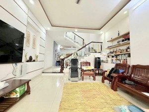 nhà mới đẹp sau lưng căn mt, ở liền có thang máy 4*22*5tầng 5pn vuôg đẹp, hẻm 8m thông ngay văn cao