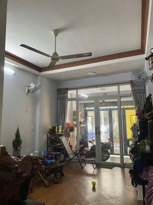 cho thuê nhà dương quảng hàm, p5, dt: 4*15m 2 lầu st. giá: 15tr