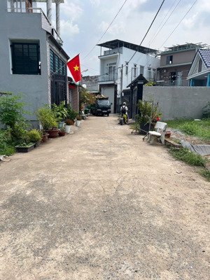 bán nhà tân phong 120m2, đường oto gần giáo xứ thuận hoà