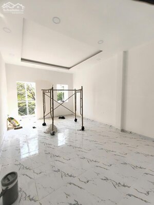 NHÀ 1 TRỆT 1 LẦU 100M2 TRUNG TÂM THỊ TRẤN BẾN LỨC, SHR 1 TỶ 700 TRIỆU