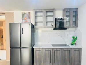 cho thuê 2pn vinhomes full nội thất view hồ bơi mát mẻ chỉ 13tr tại khu compound riêng biệt