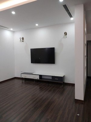 cho thuê nhà ngõ 124 hoàng ngân 55m x 5t giá 17tr/.th