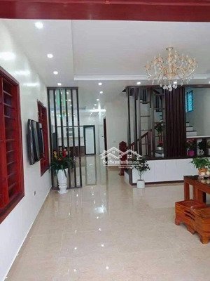 cần cho thuê nhà tại hoàng hoa thám, dt 35m *5 tầng, giá thuê : 14 triệu/tháng