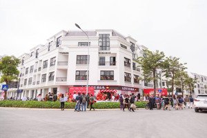 cho thuê nhà mặt phố hàm nghi được thiết kế 4 tầng với diện tích: 90m2, lô góc rộng 10m, giá ưu đãi