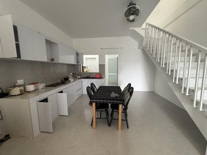 chính chủ bán nhà 2 tầng đường đông hải 10