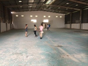 nhà xưởng nằm đường lê văn khương, phường hiệp thành quận 12 dt: 700m2 giá 40 triệu lh: 