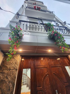 nhà 5 tầng xây mới dt sổ 32m, sử dụng 52m đường đàm quang trung, phường long biên, long biên