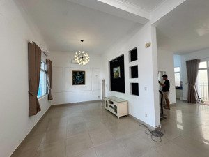 cho thuê biệt thự phú mỹ hưng khu compound hưng thái 1, kế sc vivocity, 126m2(7x18) 3 lầu, 4pn, 4wc