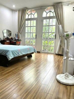 chủ định cư nước ngoài bán gấp căn nhà full nội thất 60m2 hxh nơ trang long, 6pn/6wc, chỉ 9.5 tỷ