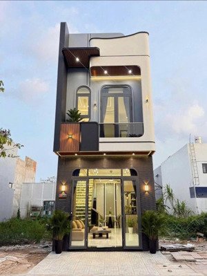 nhà đẹp mới xây 1 trệt 2 lầu nằm tại trục đường lớn ngay trung tâm thủ dầu một