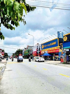 chủ gửi bán mt nguyễn du tp thuận an cũ ( p thuận an tp hcm)
dt 350m2 ( 10 x 35m) ngay ngã 3 cửu lo