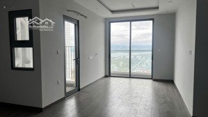 chính chủ gửi bán căn 2pn+ view biển tầng trung toà a. giá 2,3 tỷ giá sẽ được trừ lại 5% ra sổ