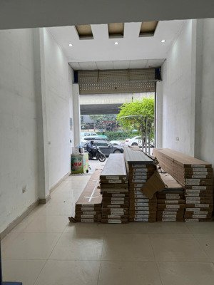 cho thuê nhà mặt phố dt 110m x3 tầng tiện văn phòng , kinh doanh sầm uất phố khuât duy tiến