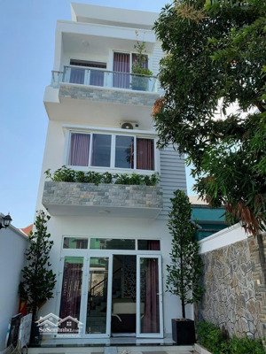 bán nhà gần biển diện tích lớn 123,4m2 - phù hợp ở gia đình lớn - trung tâm thành phố sinh lời cao