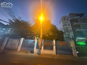 Cho thuê nhà mặt tiền 28 Trần Quý Cáp, Phường 11, Q. Bình Thạnh