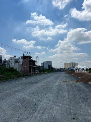 bán đất mt kênh tham lương tân tạo. gần chung cư lê thành