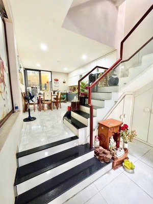 khu vip 87 tô hiệu đường 8m nhựa thông (4mx17.5m)_ đúc 4 tấm mới vuông vức