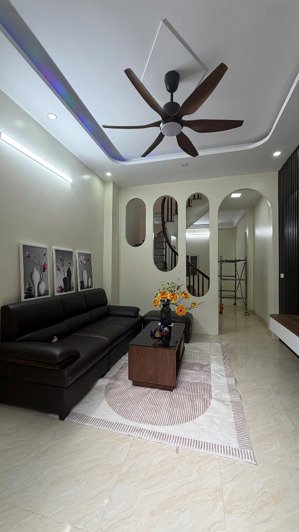 chính chủ bán nhà 36m2 3 tầng lô góc đường thông oto đỗ cửa