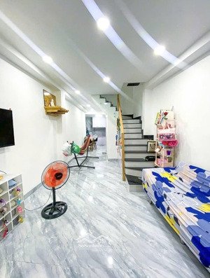 bán nhà tâm huyết chính chủ sát bờ kè trường sa, 2pn 2wc full nội thất 2 phút sang quận 1