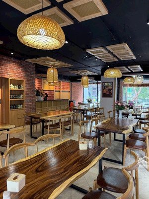 cho thuê nhà mặt phố tại nguyễn chí thanh, dt 130m2 x 2 tầng, mt 8m, phù hợp mọi mô hình kinh doanh