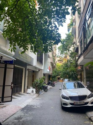 chính chỉ cho thuê cửa hàng tầng 1, mặt ngõ 61 phố hoàng cầu, trung tâm quận đống đa, hn