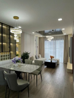 giá thật - 7,9 tỷ căn 2pn 2vs - 66m2 tòa spring dự án gold season. sđcc, full nội thất, tầng đẹp