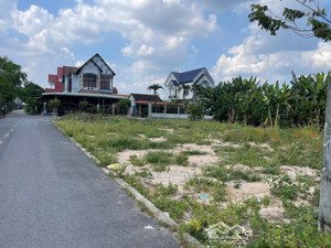 lô góc 2 mt nhựa 8m gần chợ chánh lưu, chánh phú hòa; dt 33x27m vuông vức, nhựa 8m; giá còn tl