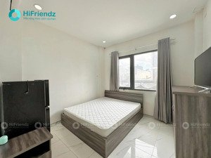 studio cửa sổ trời lớn gần cầu nguyễn tri phương , thuận tiện qua đh y dược , đh sư phạm ...