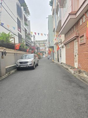 nhà 5 tầng trung tâm lý thường kiệt - hẻm nhựa xe hơi tránh - ngang bề thế 5,5m - 1 chủ mua đất xây